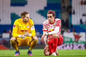 Haben sich bei Spielen ihrer Nationalteams verletzt: Der Däne Yussuf Poulsen (r) und der ungarische Torwart Peter Gulacsi.