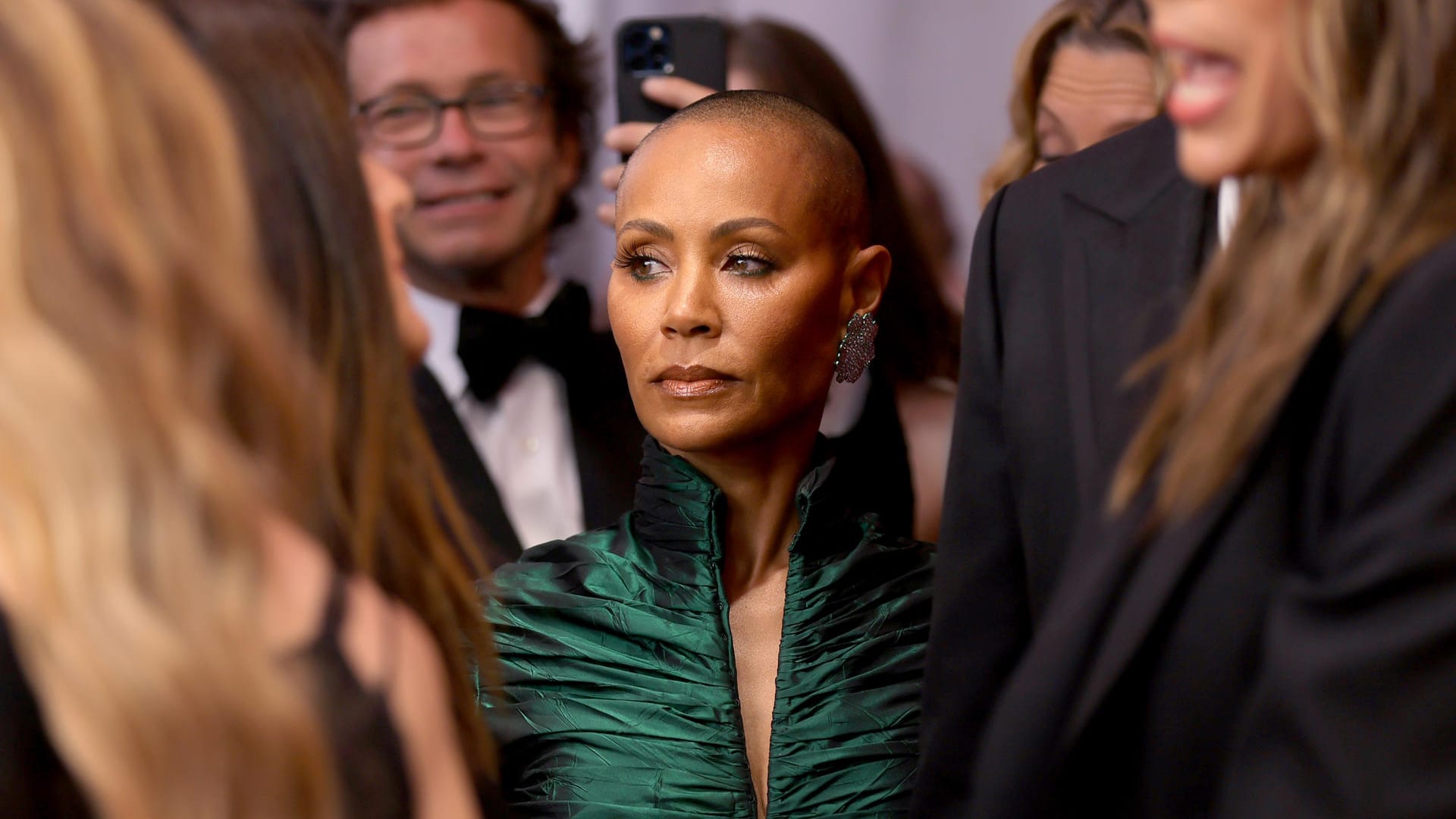 Ein Gag über sie brachte das Fass zum Überlaufen: Jada Pinkett Smith leidet unter Alopecia, einem krankhaften Haarausfall.