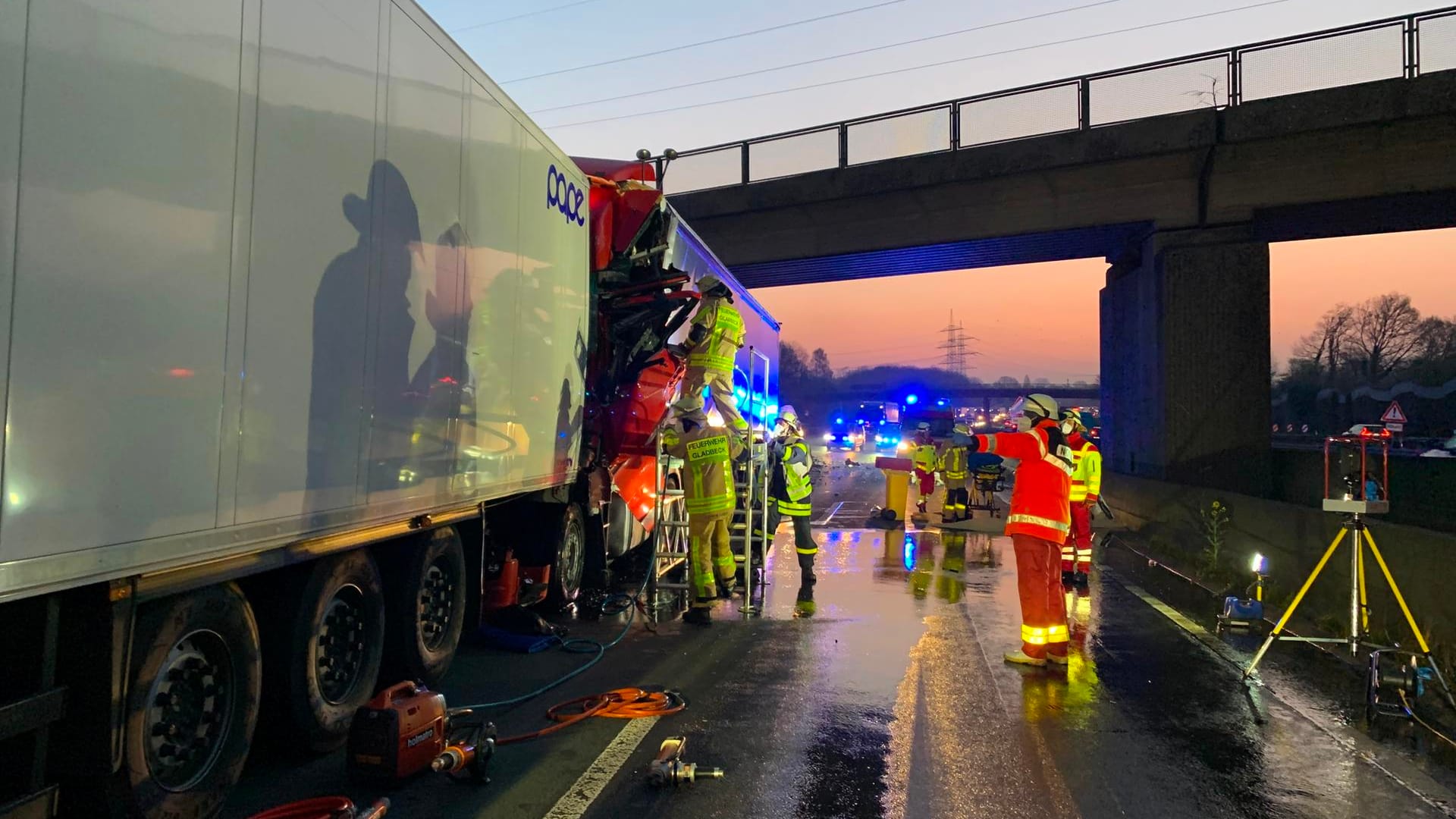 Die Unfallstelle: Für eine Person kam nach dem Unfall jede Hilfe zu spät.