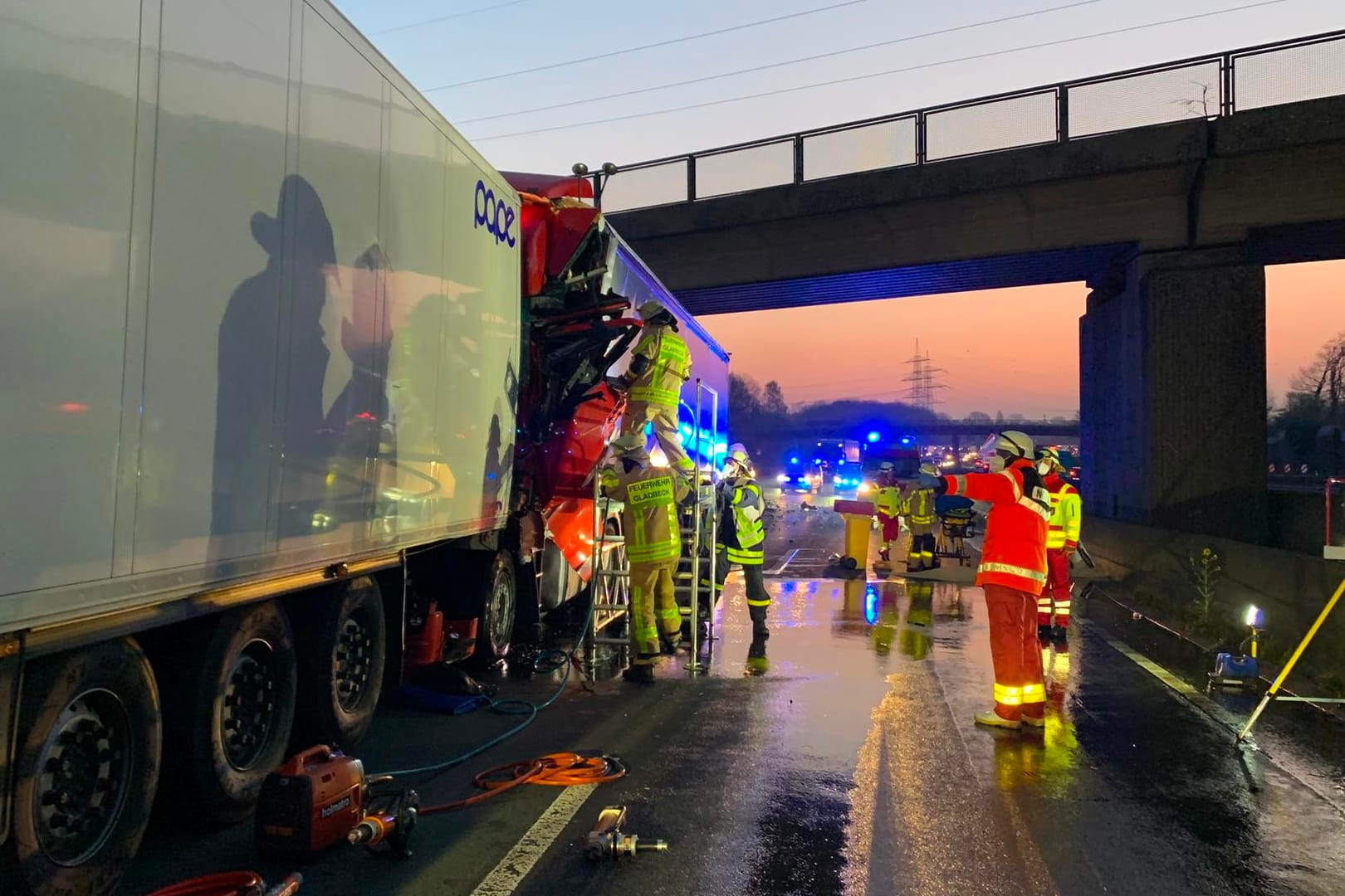 Die Unfallstelle: Für eine Person kam nach dem Unfall jede Hilfe zu spät.