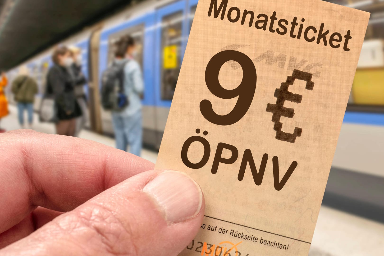 9-Euro-Monatsticket (Symbolbild): Verkehrsverbünde und Politik plädieren für Nulltarif.