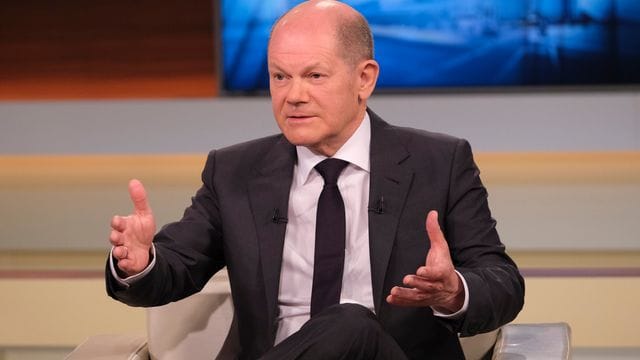 Bundeskanzler Olaf Scholz (SPD) ist zu Gast in der ARD-Sendung "Anne Will".