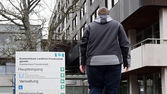 Der Adipositas-Patient Bernd, aufgenommen beim Krankenhaus Freudenstadt, an dem ein Adipositas-Zentrum aufgebaut wird.