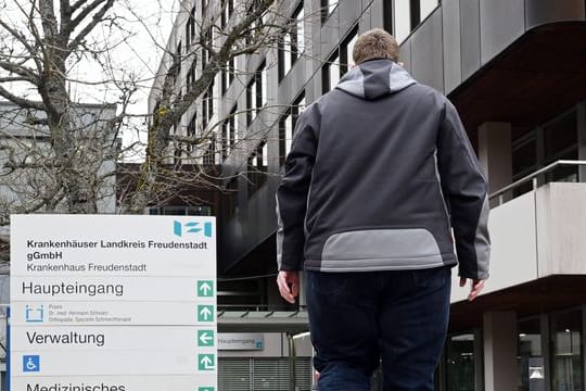 Der Adipositas-Patient Bernd, aufgenommen beim Krankenhaus Freudenstadt, an dem ein Adipositas-Zentrum aufgebaut wird.