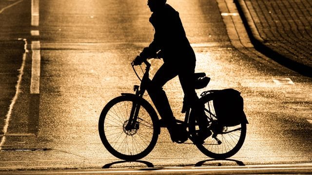 Auswertung der Allianz: "In der EU gibt es insgesamt 6000 getötete Zweiradfahrer, in Deutschland waren es im vergangenen Jahr fast tausend. Auswertung der Allianz: "In der EU gibt es insgesamt 6000 getötete Zweiradfahrer, in Deutschland waren es im vergangenen Jahr fast tausend.
