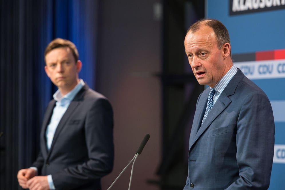 Tobias Hans (l.) und Friedrich Merz: Die Unionsparteien müssen eine konstruktive Oppositionspolitik betreiben, sagt CDU-Poltiker Denis Radtke.