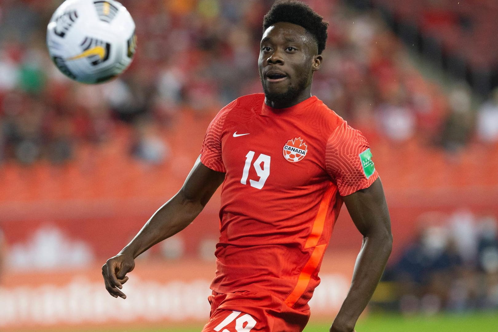 Alphonso Davies: Der Bayern-Star ist mit seinem Heimatland Kanada am Ende des Jahres bei der WM in Katar dabei.