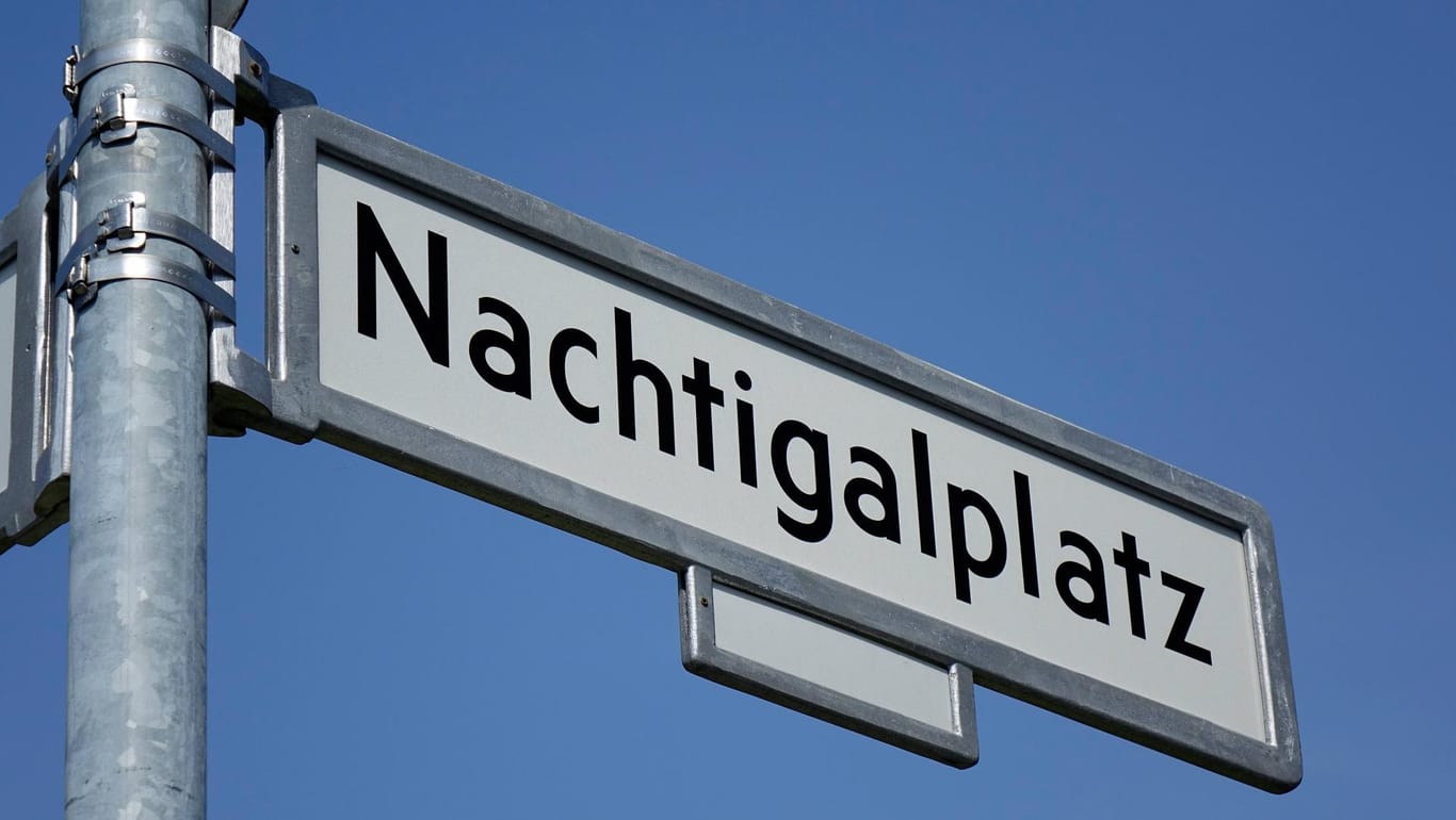 Nachtigalplatz in Berlin: Seit Jahren soll er eigentlich umbenannt werden. Nachtigal war als Reichskommissar ab 1884 an der Gründung deutscher Kolonien in Westafrika maßgeblich beteiligt. Auch in Köln gibt es eine Gustav-Nachtigal-Straße. Wird sie bald umbenannt?