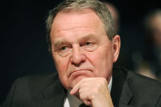 Wolfgang Heubisch (FDP) in einer nachdenklichen Pose (Archivbild): Der ehemalige Minister äußerte sich kritisch über die Debatte um das geplante Münchner Konzerthaus.
