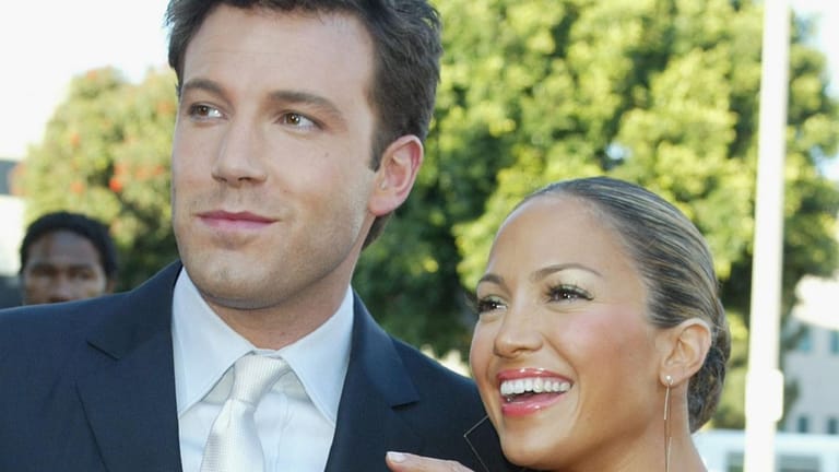 Ben Affleck und Jennifer Lopez: Anfang der 2000er wurden die Schauspieler ein Paar. 2003 verlobten sie sich und 2004 folgte die Trennung. 2021 fanden sie wieder zueinander.