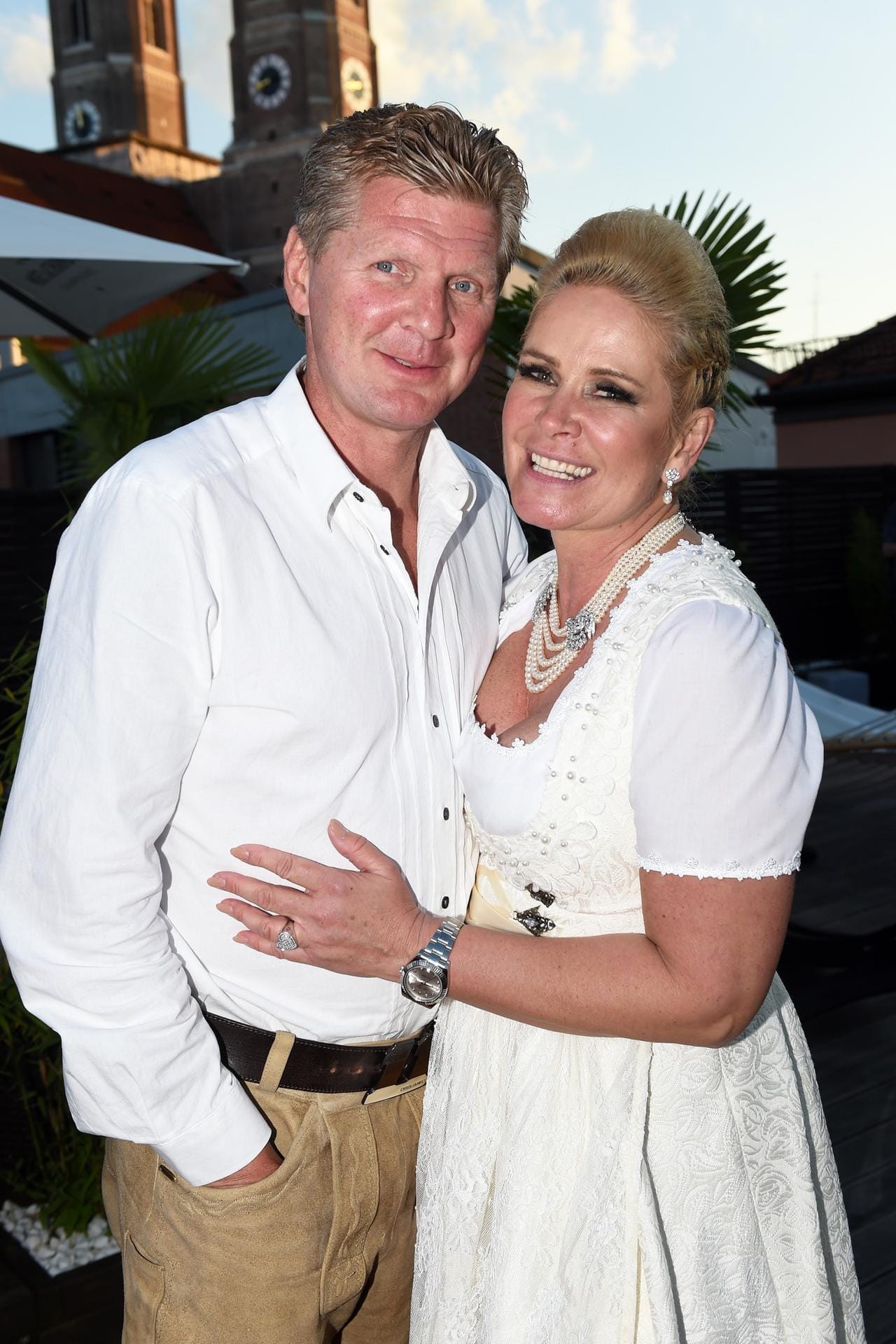 Stefan und Claudia Effenberg: 2004 heirateten der ehemaliger Fußballspieler und das Model. In ihrer Beziehung ging es immer wieder auf und ab. Seit 2019 erneuerten sie ihr Ehegelübde und sind bis heute unzertrennlich.