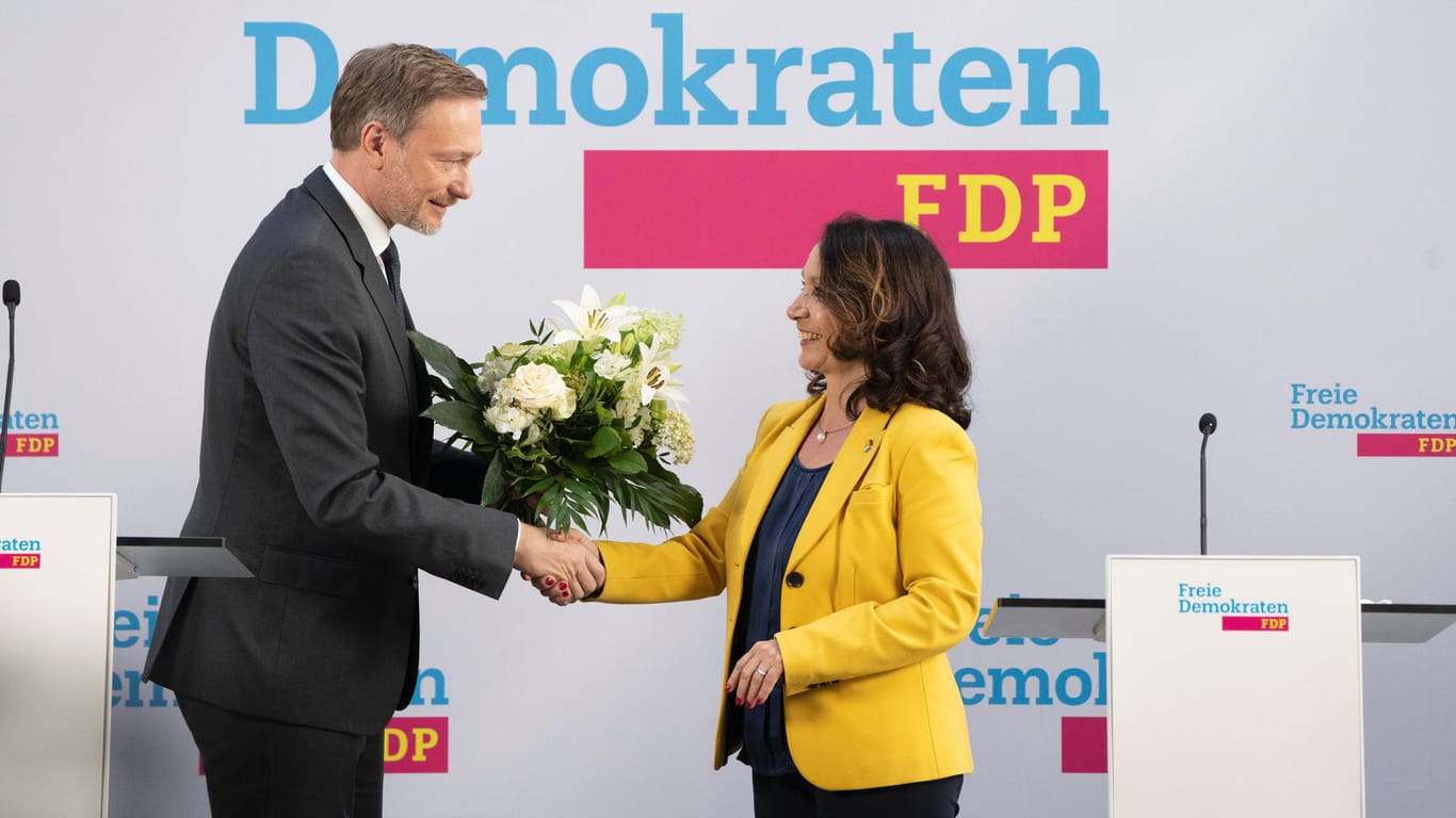 Christian Lindner, Bundesvorsitzender der FDP (l) und Angelika Hießerich-Peter, FDP-Spitzenkandidatin im Saarland: Sie will das Wahlergebnis als "Arbeitsauftrag" annehmen.