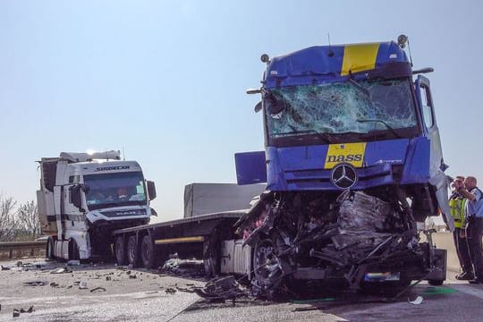 Drei Verletzte und Vollsperrung nach Unfall auf A5