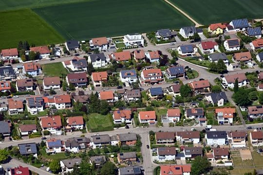 Im Zuge innerörtlicher Nachverdichtung kann es immer mal zu Bebauung in zweiter Reihe kommen. Im Zuge innerörtlicher Nachverdichtung kann es immer mal zu Bebauung in zweiter Reihe kommen.