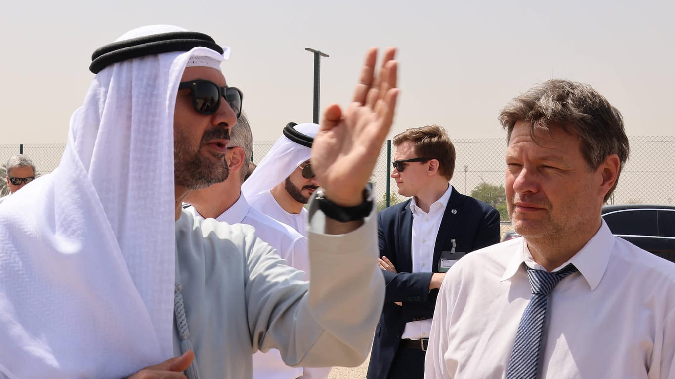 Suche nach Alternativen (Symbolbild): Wirtschaftsminister Robert Habeck informierte sich in den Vereinigten Arabischen Emiraten über grünen Wasserstoff. Mit Katar steht der Minister zudem in Verhandlungen um Gaslieferungen.