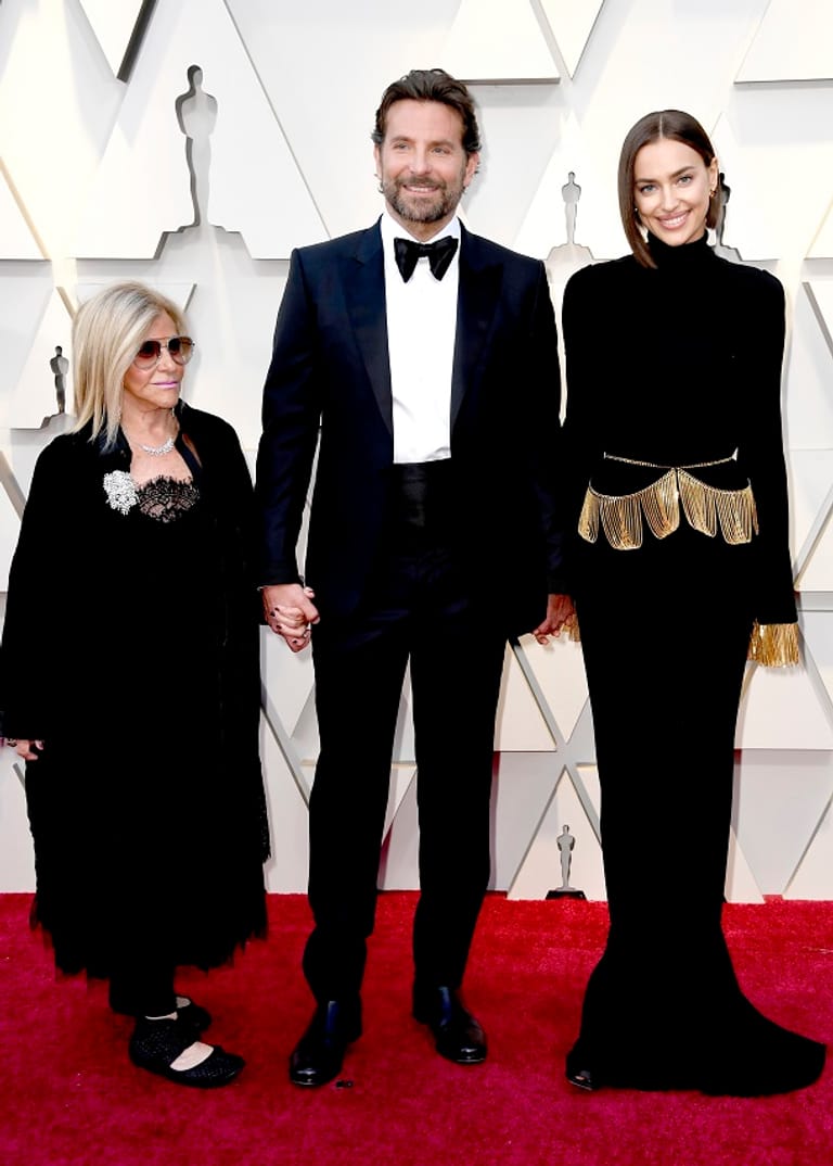 Bradley Cooper mit seiner Mama Gloria und seiner damaligen Freundin Irina Shayk.