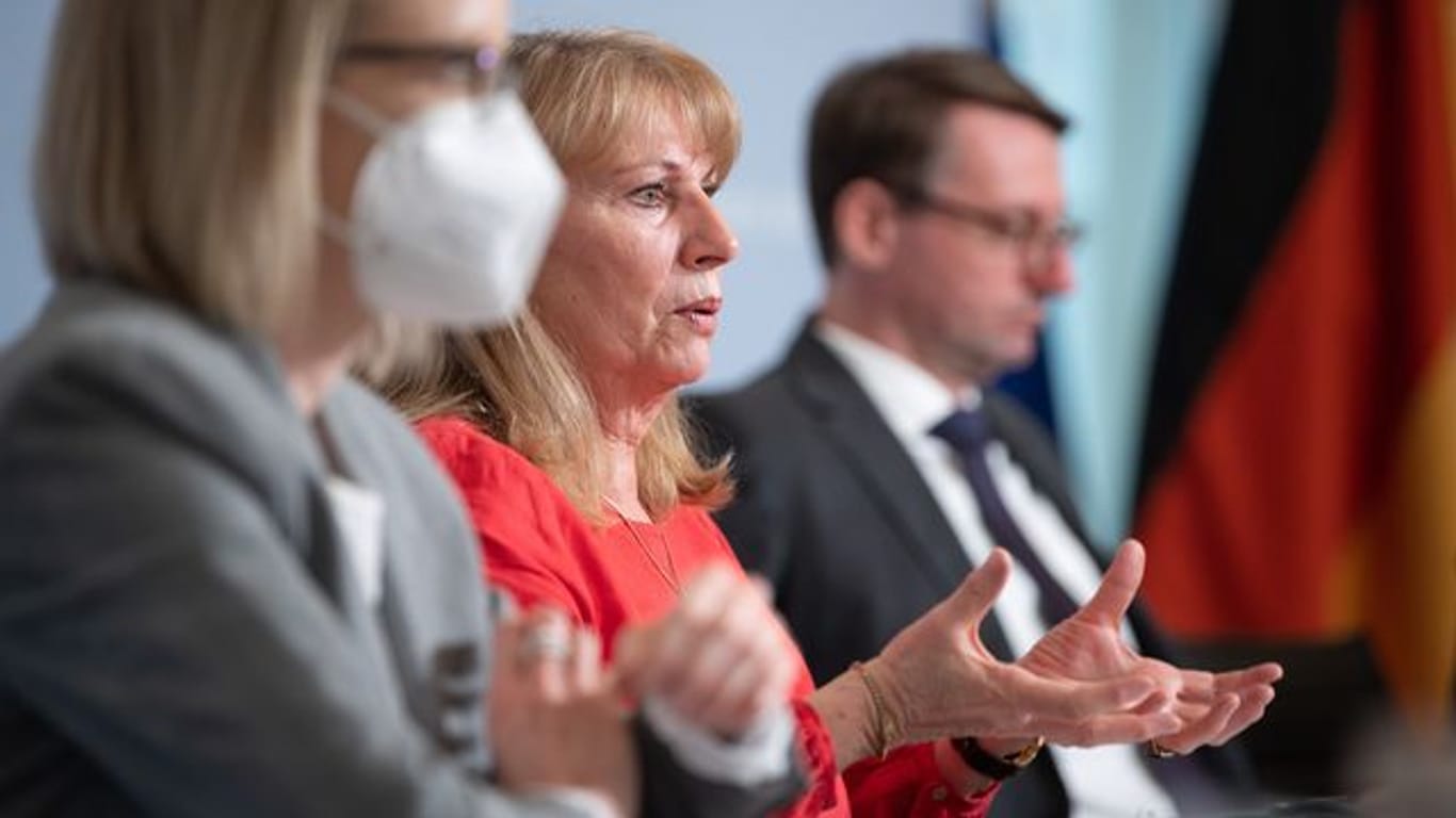 Sachsens Gesundheitsministerin Petra Köpping (SPD, M)
