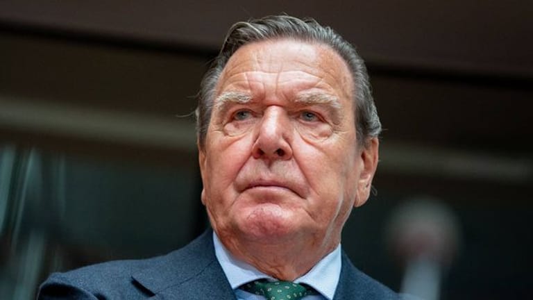 "Ich habe ihn mal sehr geschätzt, das ist aber schon lange her", sagt Karl Lauterbach über Ex-Kanzler Gerhard Schröder.
