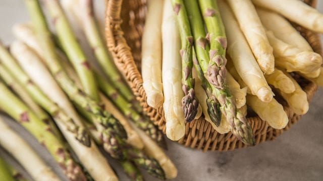 Spargel: Spargelbauer haben für die verschiedenen Abschnitte der Saison unterschiedliche Sorten.