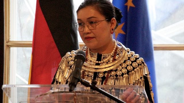 May Sabe Phyu, Aktivistin aus Myanmar, spricht während der Verleihung des Deutsch-Französischen Menschenrechtspreises. May Sabe Phyu, Aktivistin aus Myanmar, spricht während der Verleihung des Deutsch-Französischen Menschenrechtspreises.