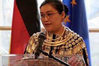 May Sabe Phyu, Aktivistin aus Myanmar, spricht während der Verleihung des Deutsch-Französischen Menschenrechtspreises.