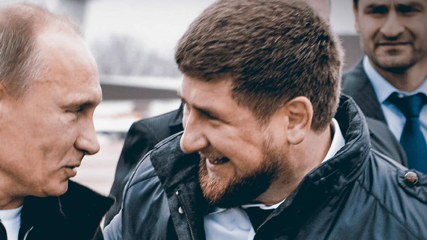 Er hält Putin die Treue: Tschetscheniens Präsident Ramzan Kadyrow (r.).