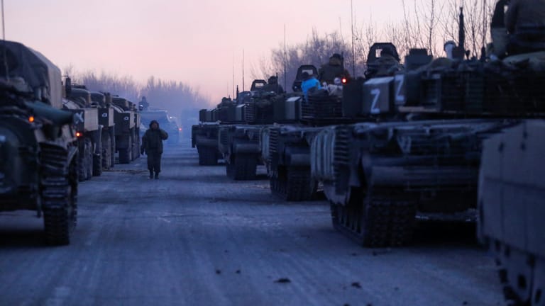 Russische Truppen nahe Mariupol: Der Angriffskrieg gegen die Ukraine geht weiter.