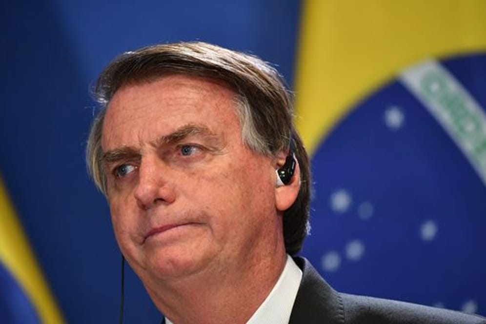 Der rechtspopulistische Politiker Jair Bolsonaro hatte sich erst im Januar zur Behandlung in eine Klinik begeben müssen.
