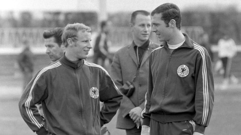 Trainingslehrgang 1969: Berti Vogts (l.) und Franz Beckenbauer im Dress der deutschen Nationalmannschaft.
