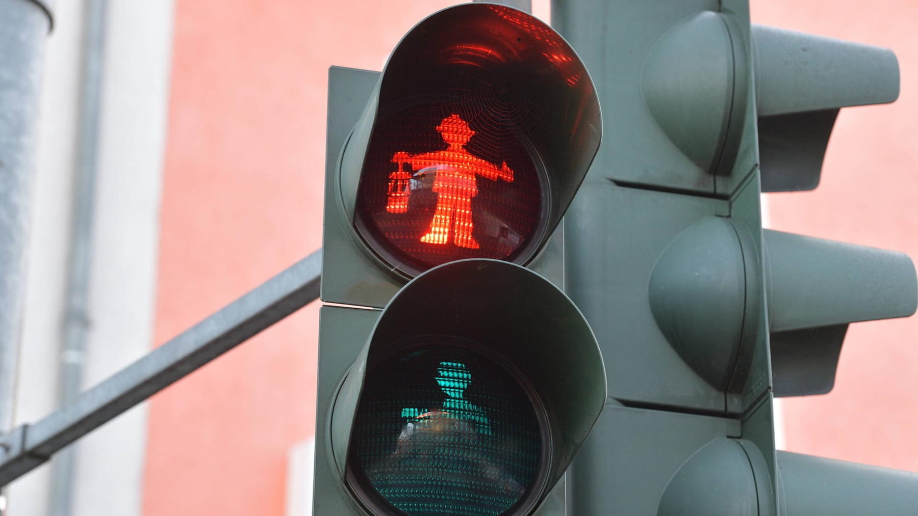 Leipzig Elfjähriger rennt bei Rot über die Ampel und wird angefahren