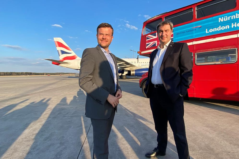 Ministerpräsident Markus Söder (rechts) und OB Marcus König am Flughafen: Hoher Besuch bei der Eröffnung der neuen Direktverbindung zwischen Nürnberg und London-Heathrow.