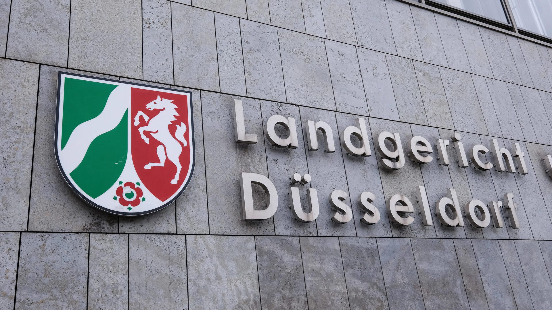 Landgericht Düsseldorf, Nordrhein-Westfalen (Symbolbild). Im Streit um das Ausflugsschiff "MS Stadt Düsseldorf" nimmt das Düsseldorfer Landgericht einen neuen Anlauf. Landgericht Düsseldorf, Nordrhein-Westfalen (Symbolbild). Im Streit um das Ausflugsschiff "MS Stadt Düsseldorf" nimmt das Düsseldorfer Landgericht einen neuen Anlauf.