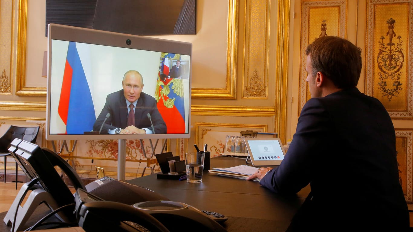 Frankreichs Präsident Emmanuel Macron in einer Videokonferenz mit Russlands Präsidenten Wladimir Putin: Sie beraten heute erneut.