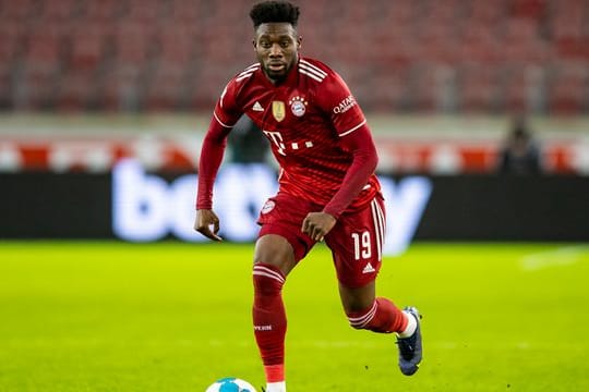 Münchens Alphonso Davies (im Bild) wie auch Dortmunds Mahmoud Dahoud unterstützen die Kampagne "Fußball für die Ukraine".