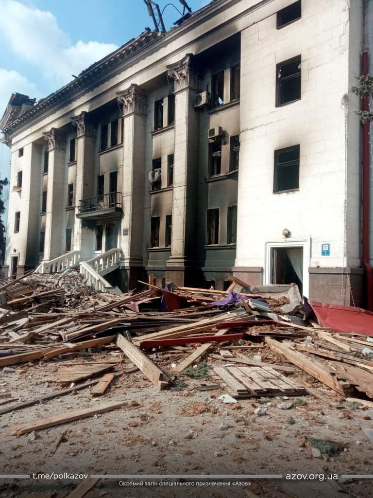 Das zerstörte Theater in Mariupol: Mindestens 300 Menschen sollen bei einem Bombenangriff gestorben sein.