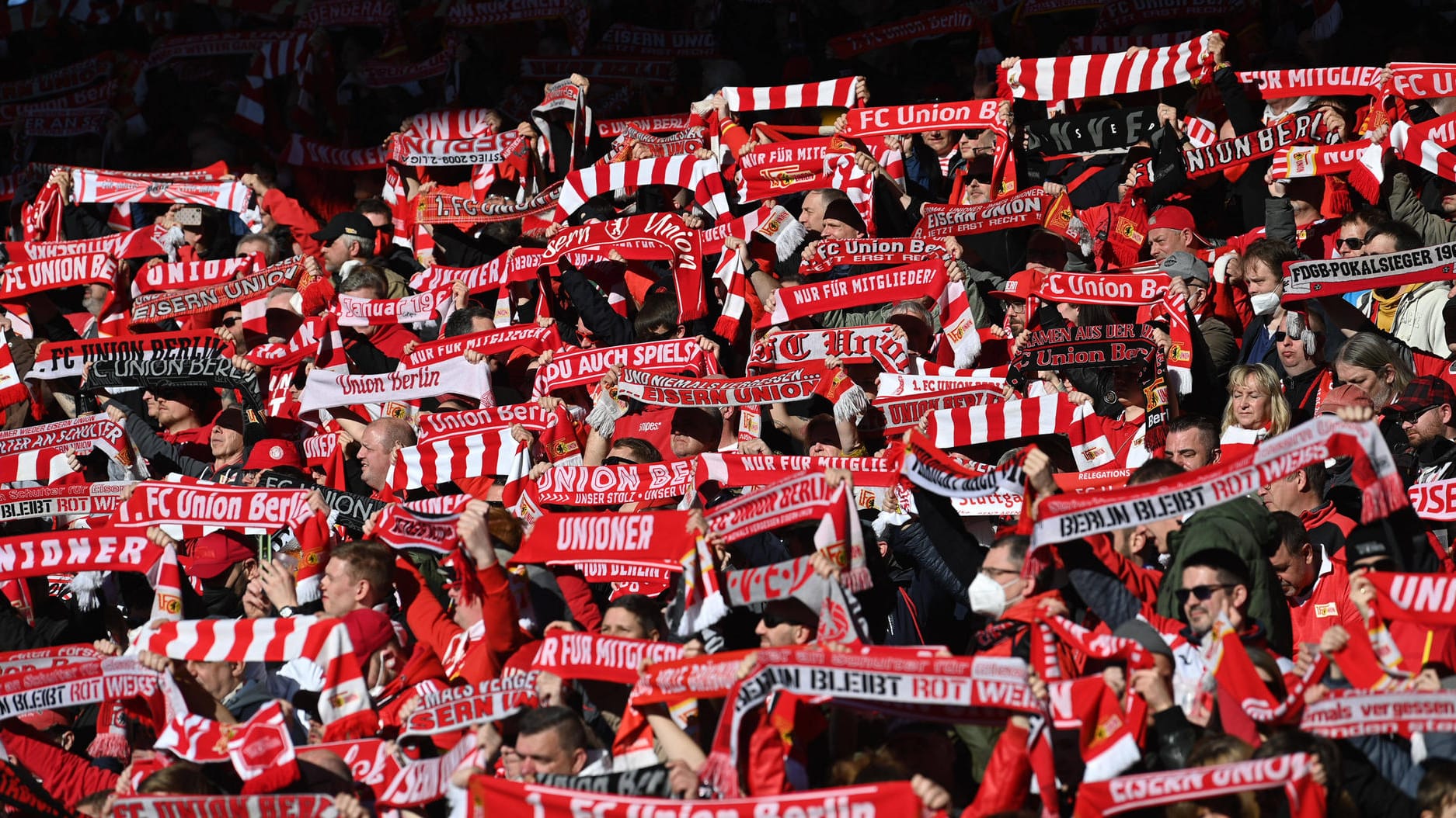 Fans des 1. FC Union Berlin (Archivbild): Der Bundesligist tritt dem 1.FC Köln vor vollen Rängen gegenüber. Fans des 1. FC Union Berlin (Archivbild): Der Bundesligist tritt dem 1.FC Köln vor vollen Rängen gegenüber.