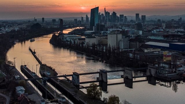 Europas Währungshüter prognostizieren mittelfristig einen Rückgang der Preisspirale. Europas Währungshüter prognostizieren mittelfristig einen Rückgang der Preisspirale.