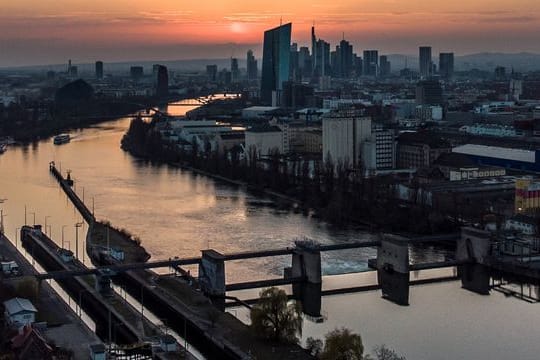 Europas Währungshüter prognostizieren mittelfristig einen Rückgang der Preisspirale. Europas Währungshüter prognostizieren mittelfristig einen Rückgang der Preisspirale.