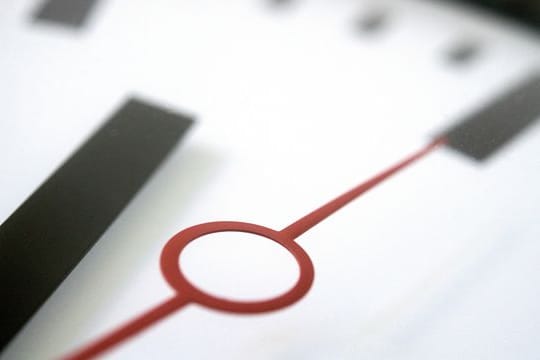 Ihre Arbeitszeit ist rum, Ihre Arbeit aber noch nicht erledigt? Wer Überstunden erst Jahre später am Stück ausgezahlt bekommt, braucht keine Angst vor hohen Steuerabgaben haben.