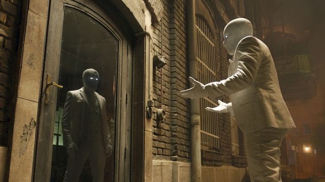 Marvel-Held im weißen Kostüm: Oscar Isaac ist Moon Knight.