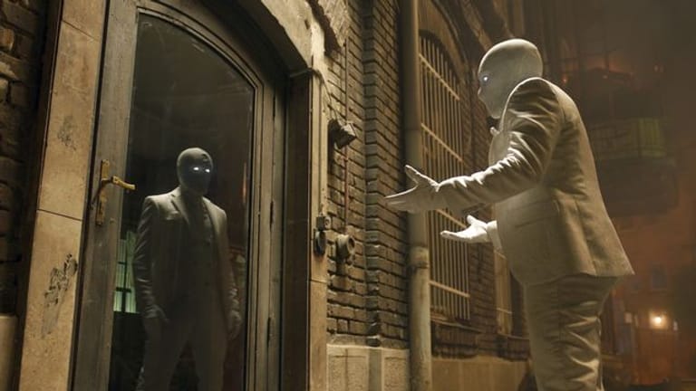 Marvel-Held im weißen Kostüm: Oscar Isaac ist Moon Knight.