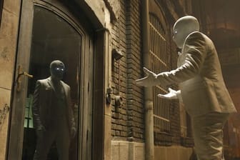 Marvel-Held im weißen Kostüm: Oscar Isaac ist Moon Knight.