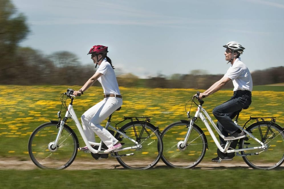 Günstige E-Bikes: Die besten Cityräder, Trekkingräder und Mountainbikes für Damen und Herren.