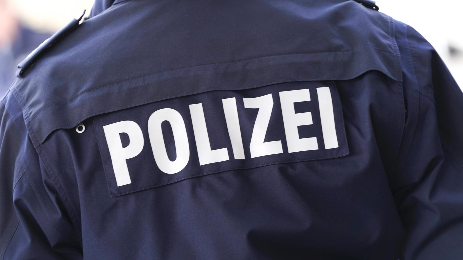 Uniform der Polizei (Symbolbild): Gegen die Vorwürfe von Antisemitismus und Antiziganismus ermittelt nun der Staatsschutz. Uniform der Polizei (Symbolbild): Gegen die Vorwürfe von Antisemitismus und Antiziganismus ermittelt nun der Staatsschutz.