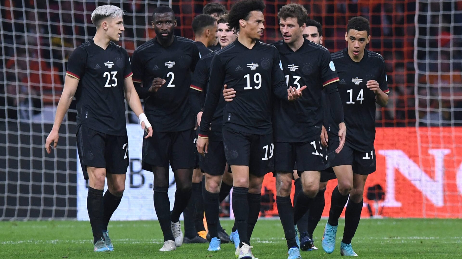 Unentschieden im "Klassiker" gegen die Niederlande. Beim 1:1 in Amsterdam kann ein DFB-Star voll überzeugen – ein anderer bleibt blass. Die Einzelkritik.