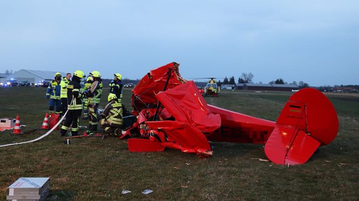 Sportflugzeug stürzt beim Landeanflug in Günzburg ab