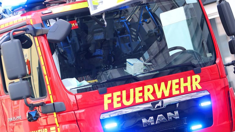 Feuerwehr im Einsatz (Symbolbild): Im sächsischen Stollberg stand die Notaufnahme eines Krankenhauses in Flammen.