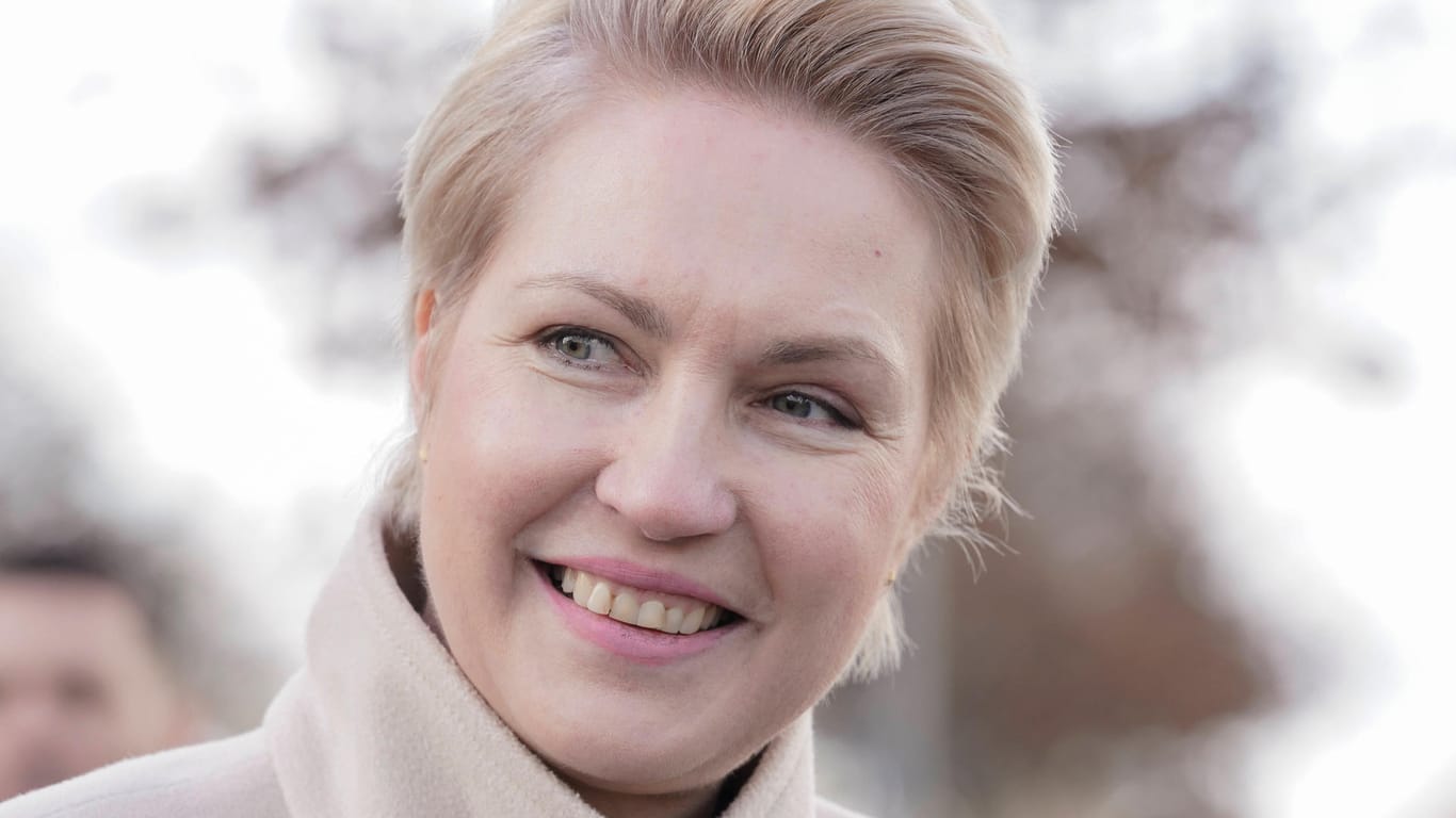 Manuela Schwesig: Die Ministerpräsidentin von Mecklenburg-Vorpommern erhielt im September 2019 die Diagnose Brustkrebs.