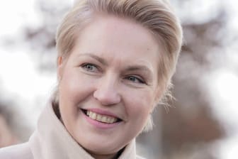 Manuela Schwesig: Die Ministerpräsidentin von Mecklenburg-Vorpommern erhielt im September 2019 die Diagnose Brustkrebs.