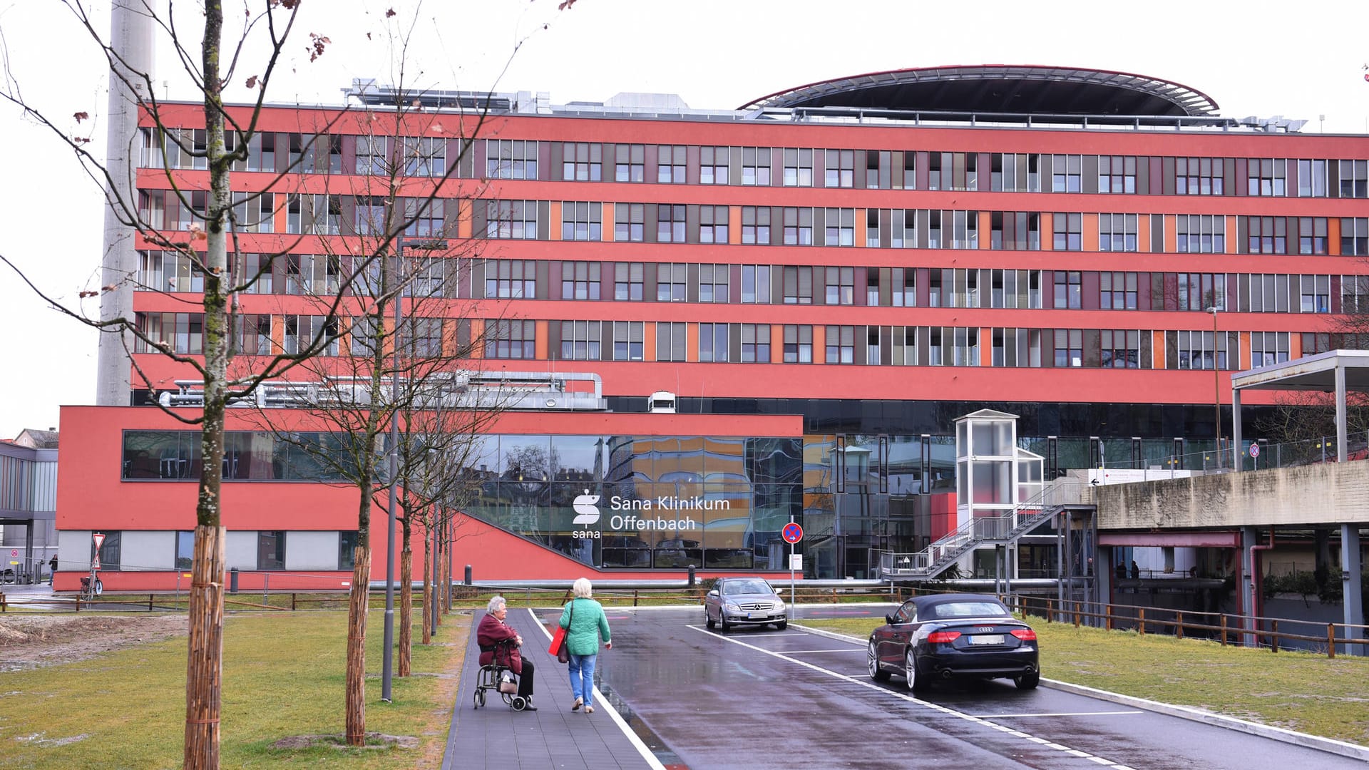 Das Sana Klinikum in Offenbach (Archivbild): Es ist eines von 50 Krankenhäuser in Hessen, das vom Warnstreik betroffen ist.